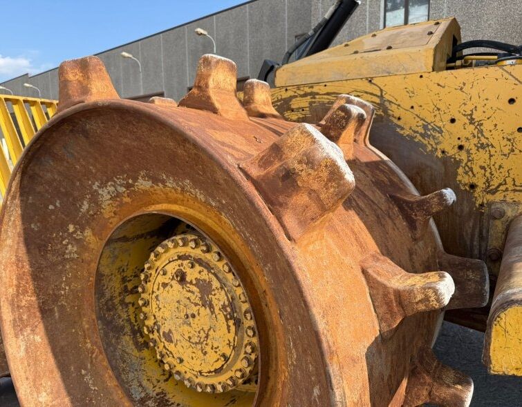 CATERPILLAR  826K **WASTE COMPACTOR**